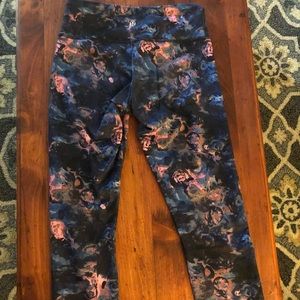Lululemon Moody Mirage Capri leggings size 4
